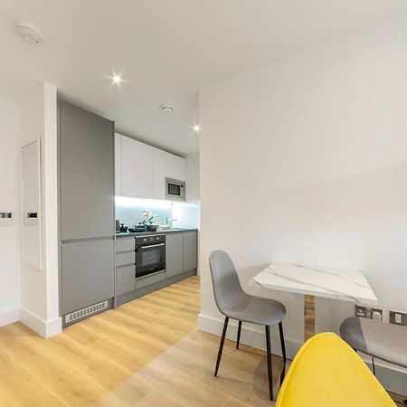 Modern And Stylish 1 Bed Apartment In East Grinstead Eksteriør bilde