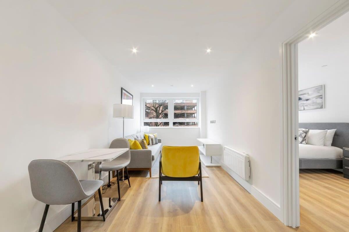 Modern And Stylish 1 Bed Apartment In East Grinstead Eksteriør bilde