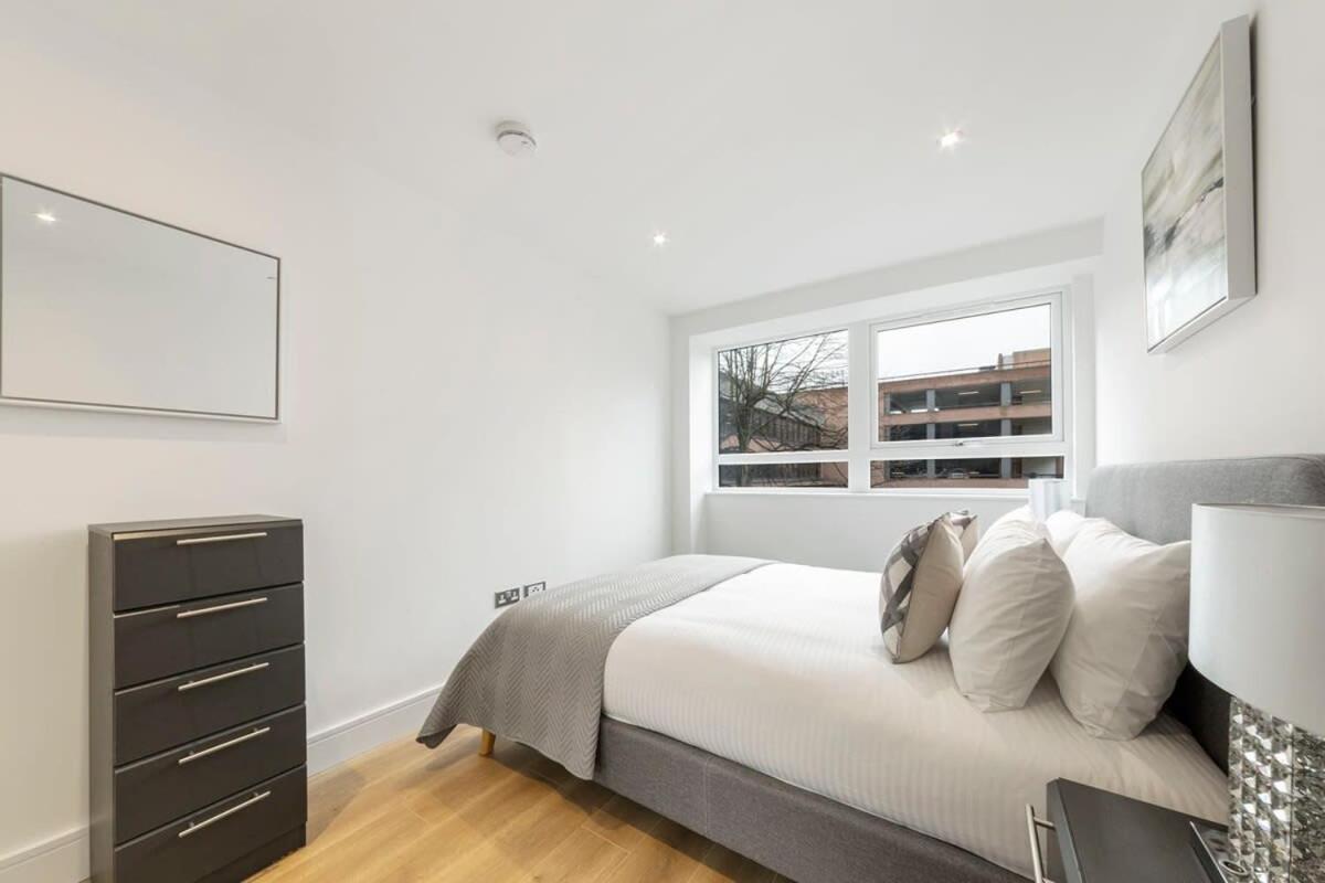 Modern And Stylish 1 Bed Apartment In East Grinstead Eksteriør bilde