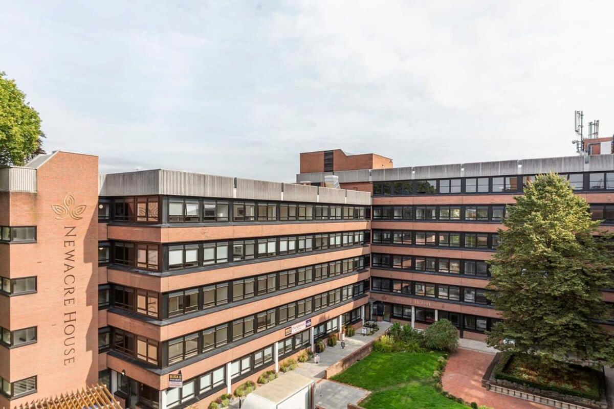 Modern And Stylish 1 Bed Apartment In East Grinstead Eksteriør bilde